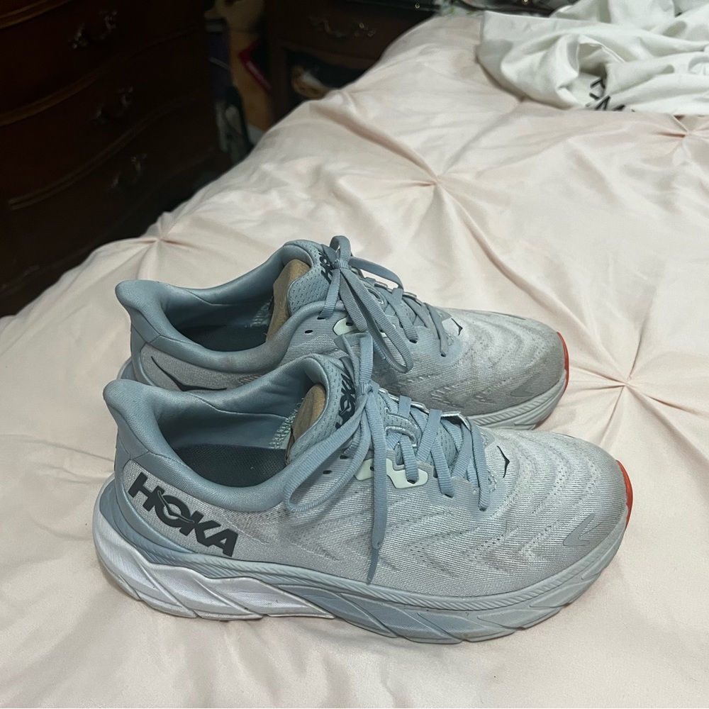 Woman’s Hoka Arahi 6